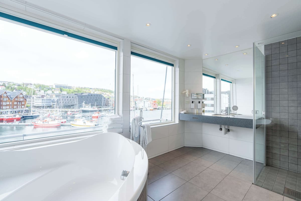 suite (master) | bathroom | shower, hair dryer, heated floors, towels