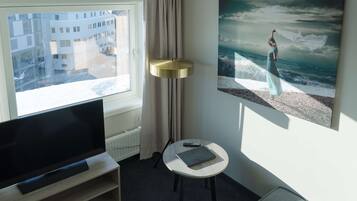 1 bedroom, in-room safe, desk, laptop workspace