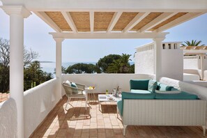 Suite Premium (Oasis Rooftop) | Ropa de cama de alta calidad, caja fuerte, escritorio y wifi gratis