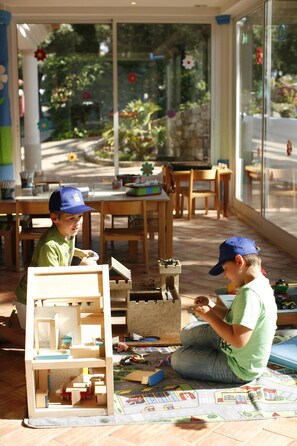 Children’s play area – outdoor