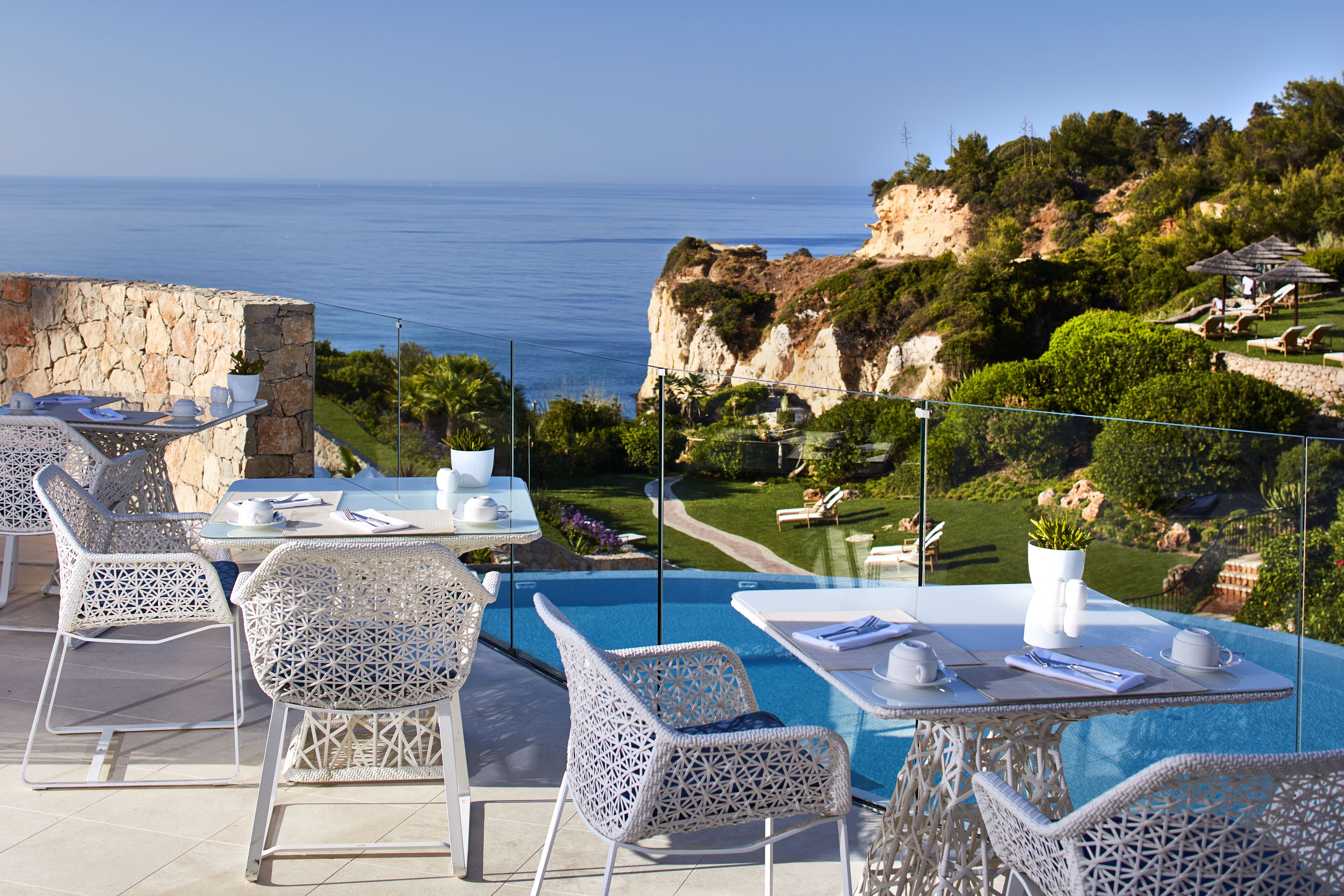 12 restaurants servant le petit déjeuner, spécialités Cuisine française