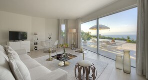 Villa (Praia) | Premium bedding, down comforters, in-room safe, desk