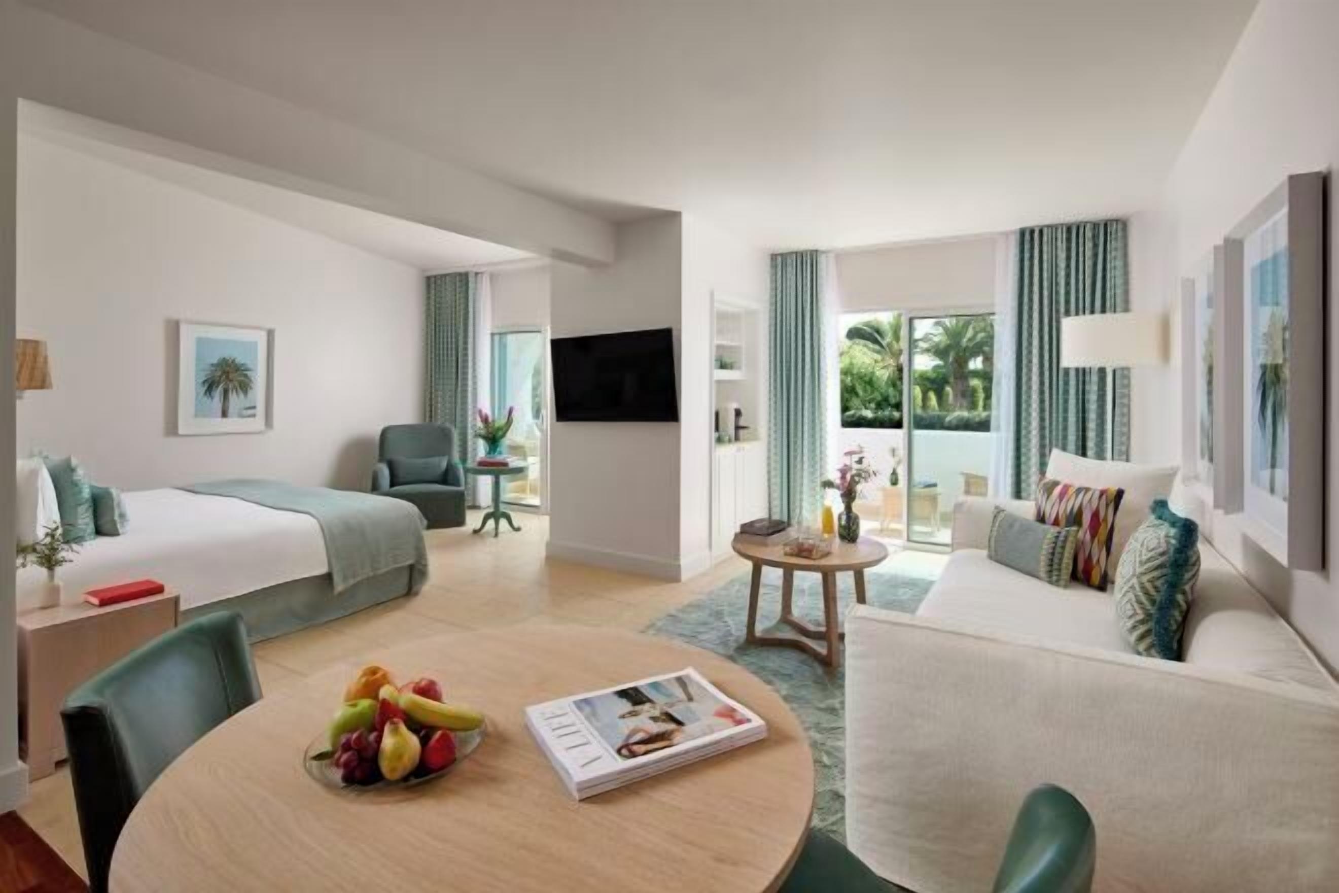 Premium bedding, in-room safe, desk, free WiFi