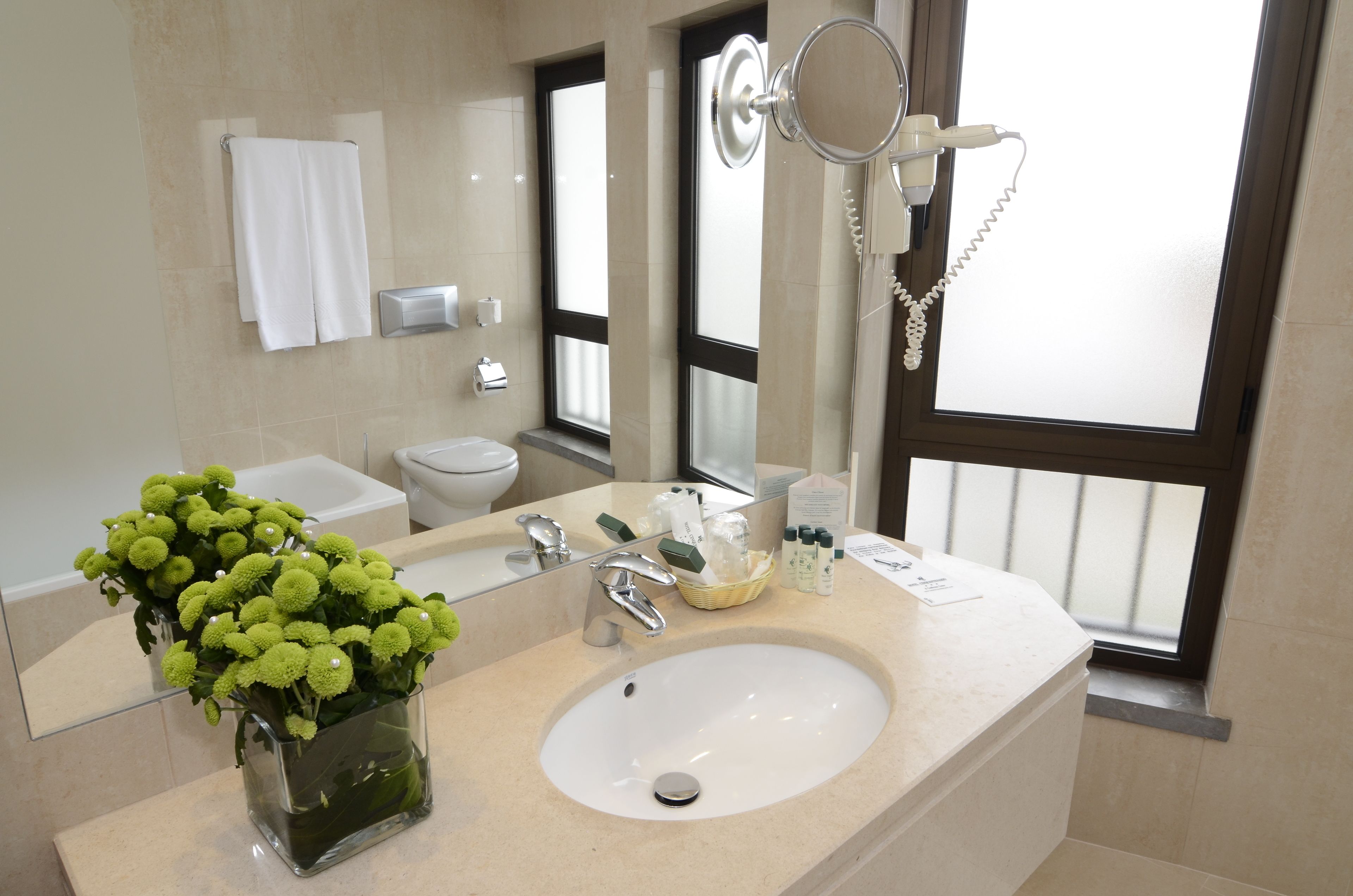 combined shower/bathtub, deep-soaking bathtub, free toiletries