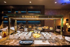 Déjeuner et dîner servis sur place