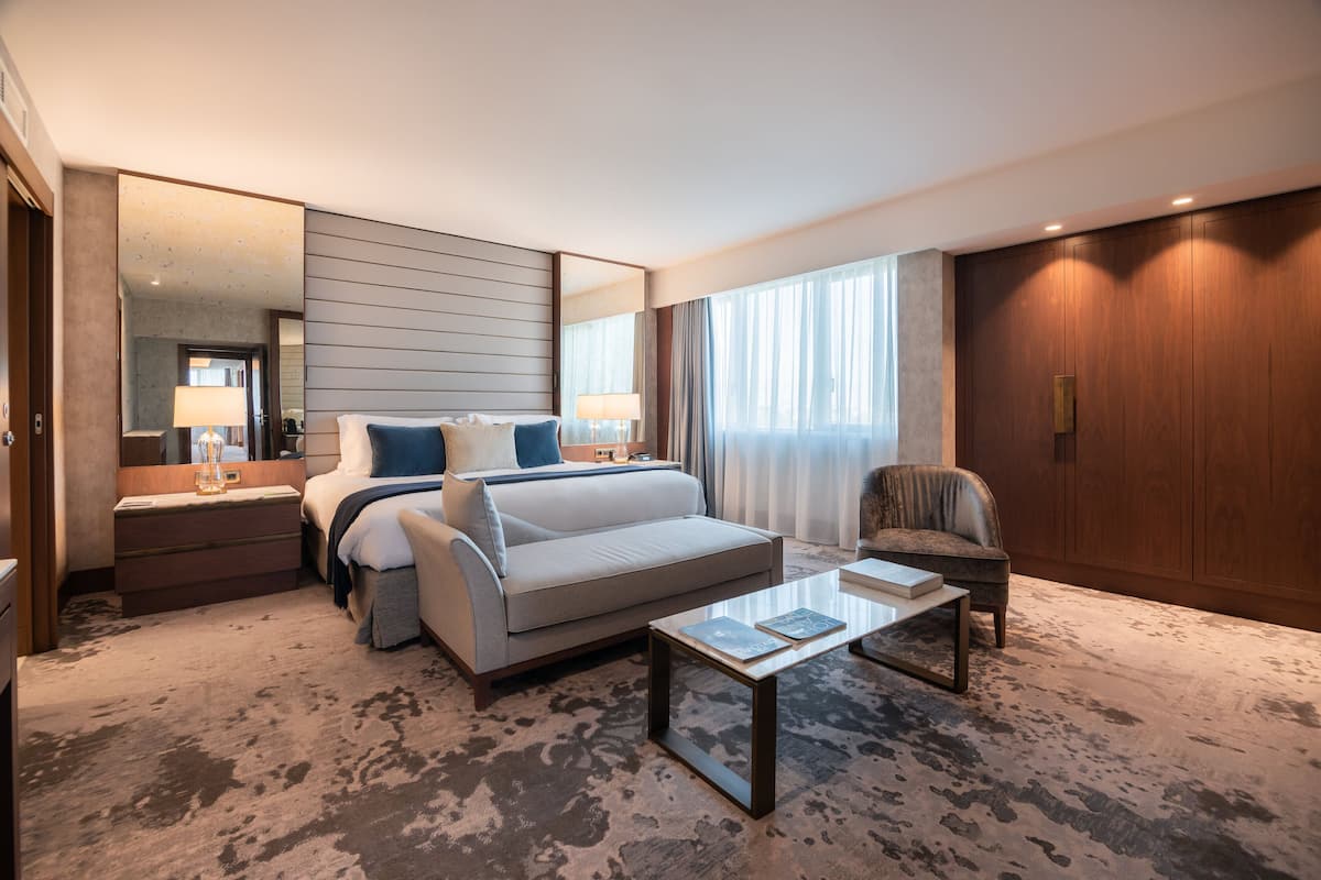 Suíte, 1 cama King (Prestige) | 1 quarto, roupas de cama antialérgicas, frigobar, cofres nos quartos