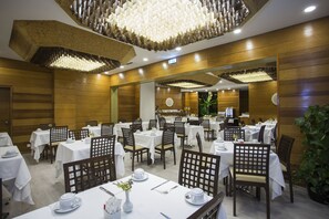 Buffet breakfast for a fee on weekends