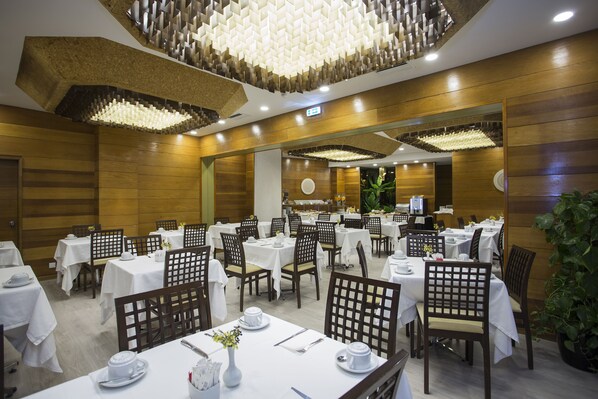 Buffet breakfast on weekends (EUR 12.5 per person)