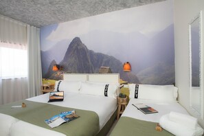 Minibar, in-room safe, desk, blackout drapes - Casual Inca Porto Hotel by Casual Hoteles (Porto)