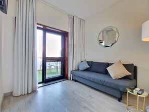 Deluxe Suite | Living area | TV