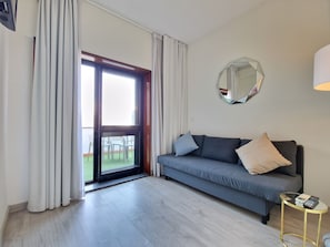 Deluxe Suite | Living area | TV
