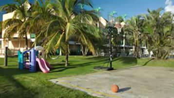 Área de juegos infantiles al aire libre