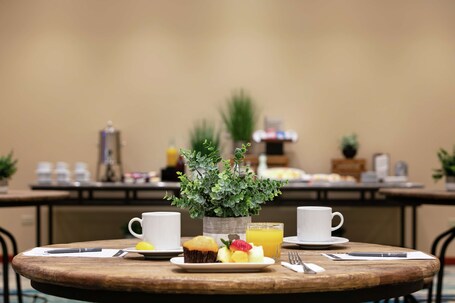 Embassy Suites by Hilton San Juan Hotel Casino - Image 98