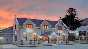 Front of property - Hotel Outeniqua George (George)