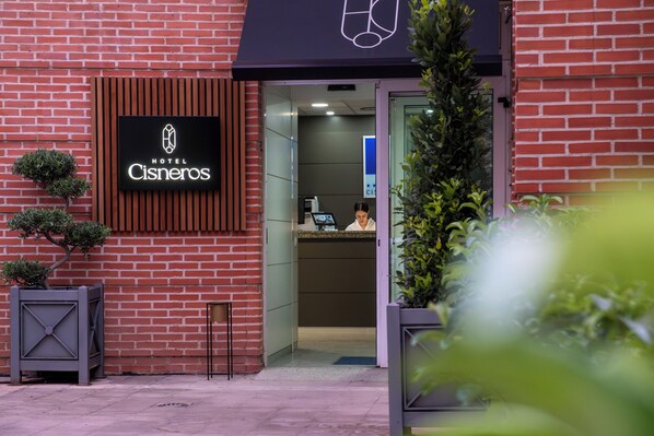 Exterior - Hotel Cisneros (Alcala de Henares)