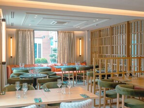 Breakfast, lunch and dinner served - Hotel Cisneros (Alcala de Henares)