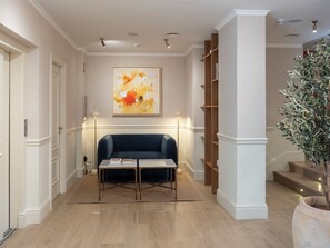 Lobby sitting area - Hotel Cisneros (Alcala de Henares)