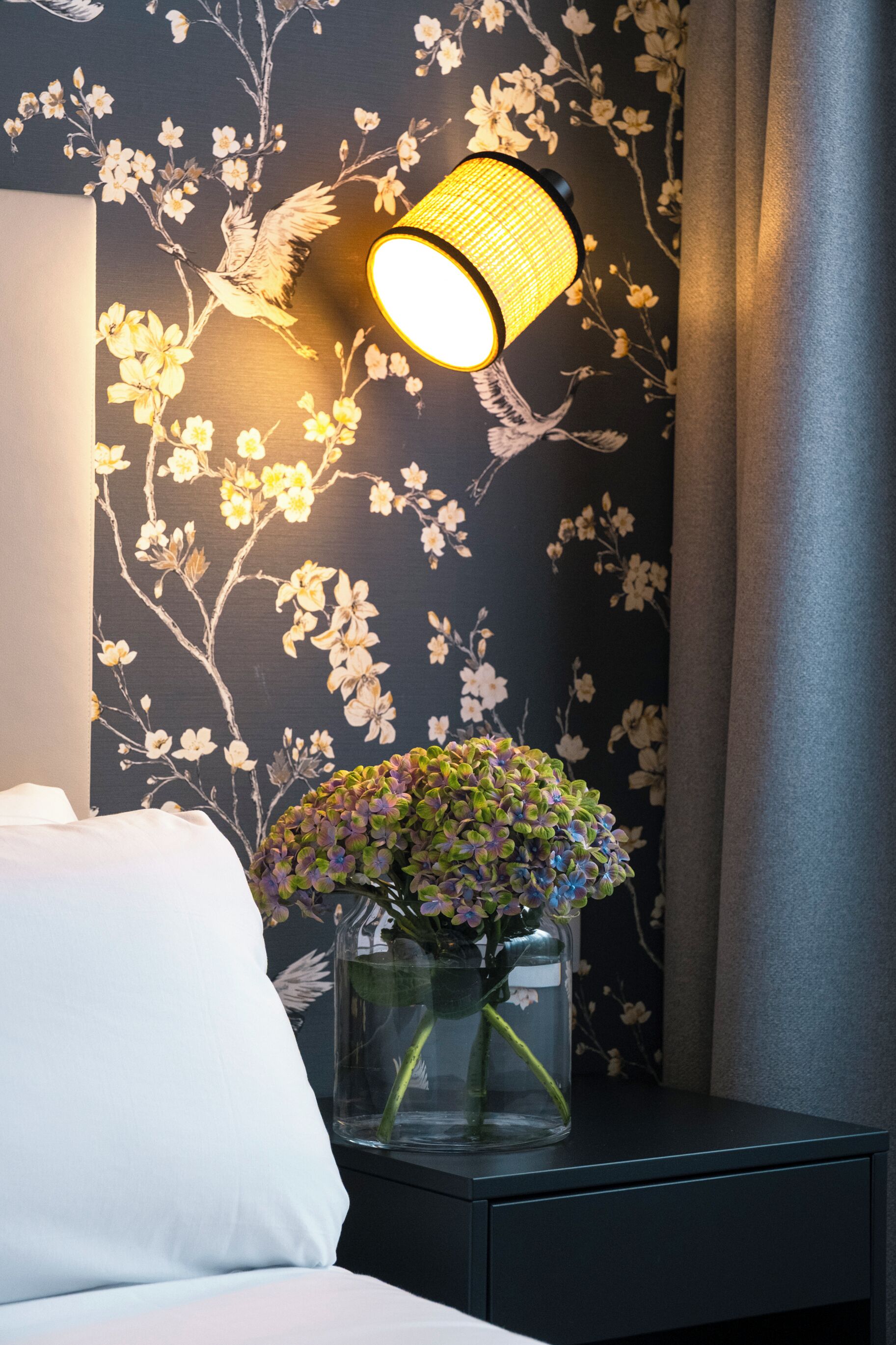 deluxe room | 1 bedroom, in-room safe, desk, blackout curtains