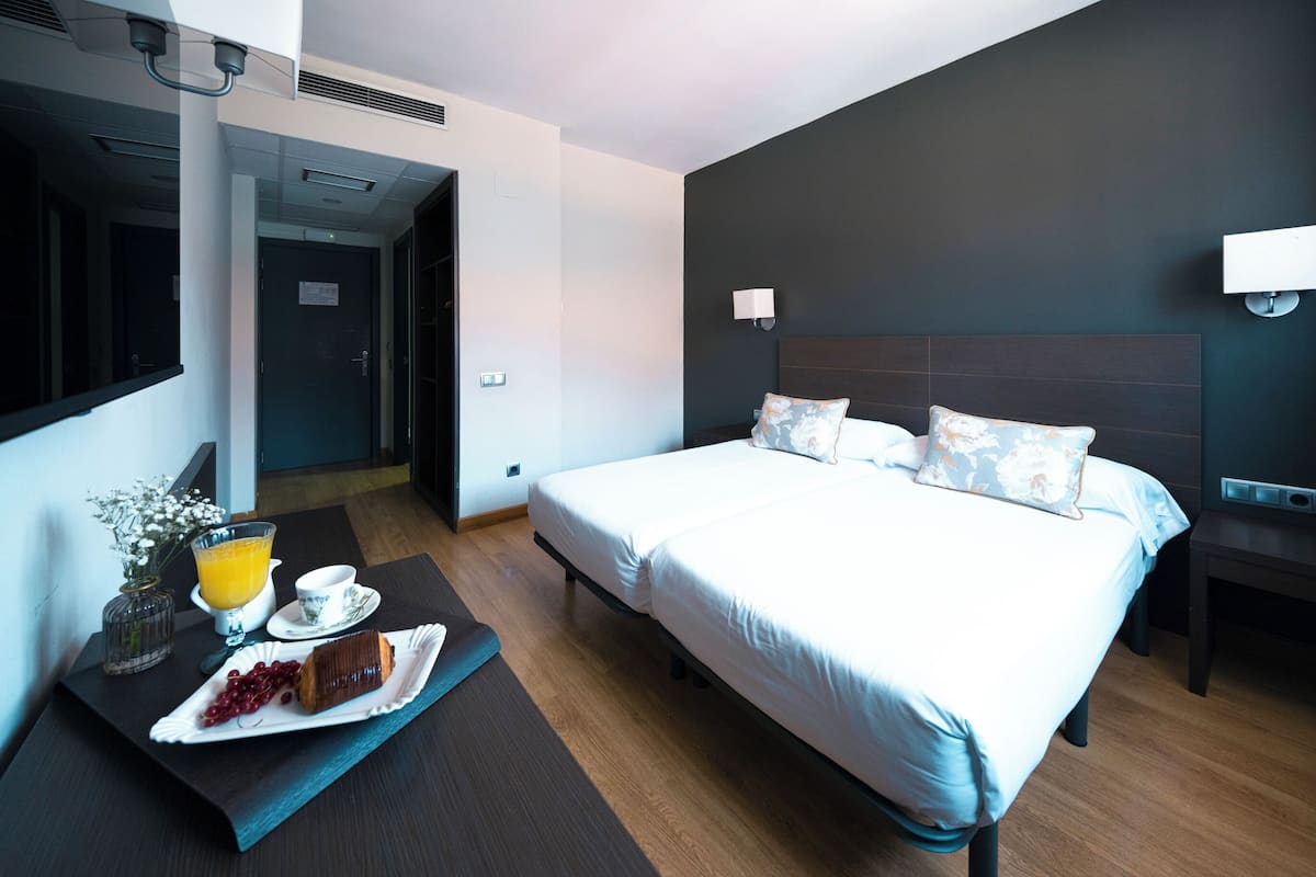 Chambre Standard, 1 lit double ou 2 lits jumeaux