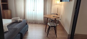 Hypo-allergenic bedding, minibar, in-room safe, desk