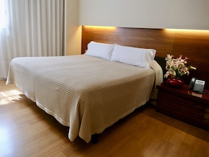 Double Room | In-room safe, desk, laptop workspace, iron/ironing board