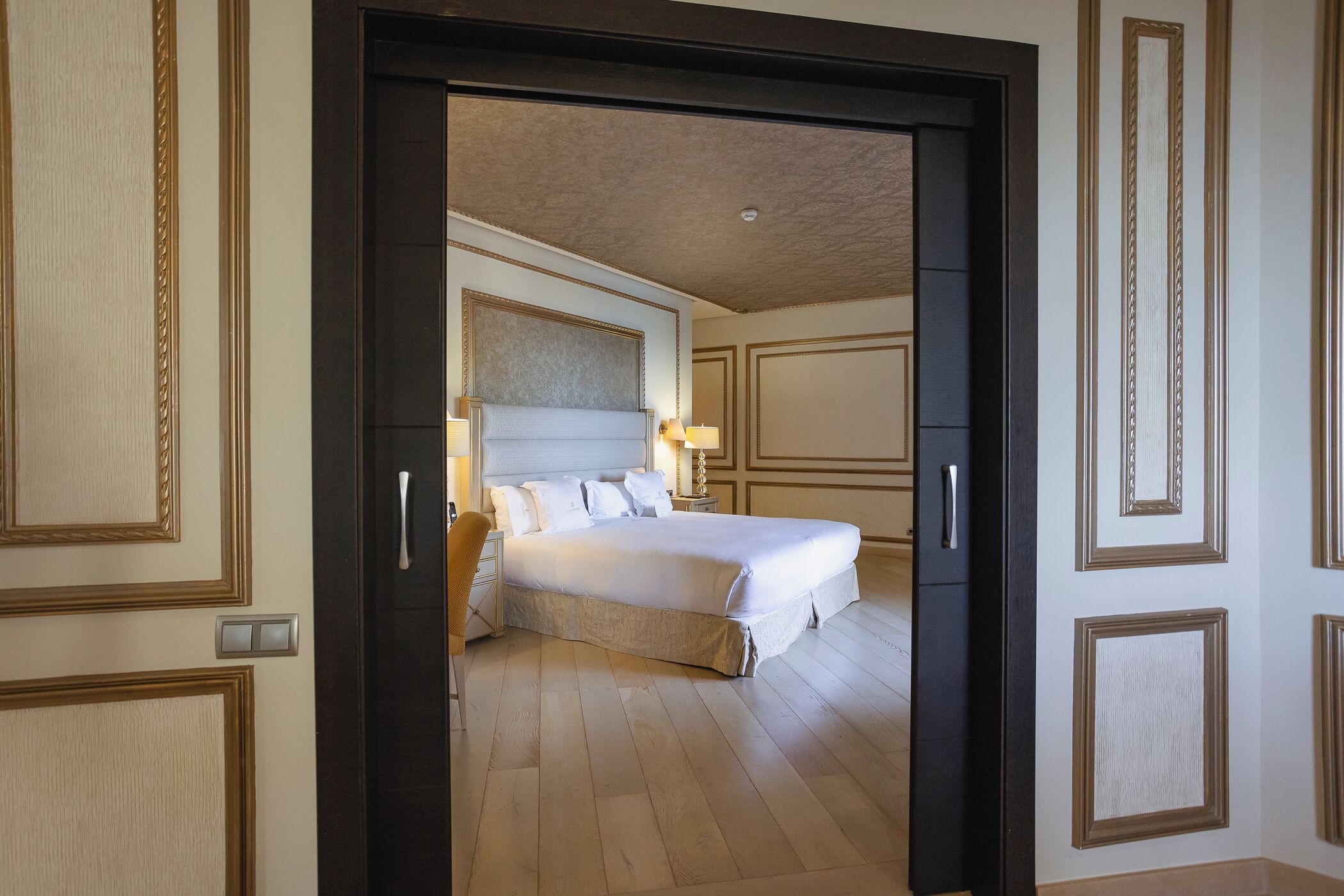 Presidential Suite | Egyptian cotton sheets, hypo-allergenic bedding, down duvets