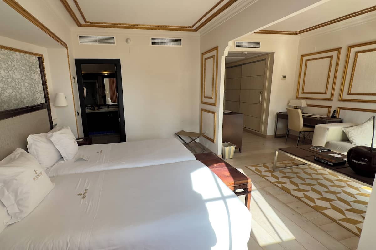 Suite junior, terraza, vistas al jardín | 1 dormitorio, sábanas de algodón egipcio, ropa de cama hipoalergénica
