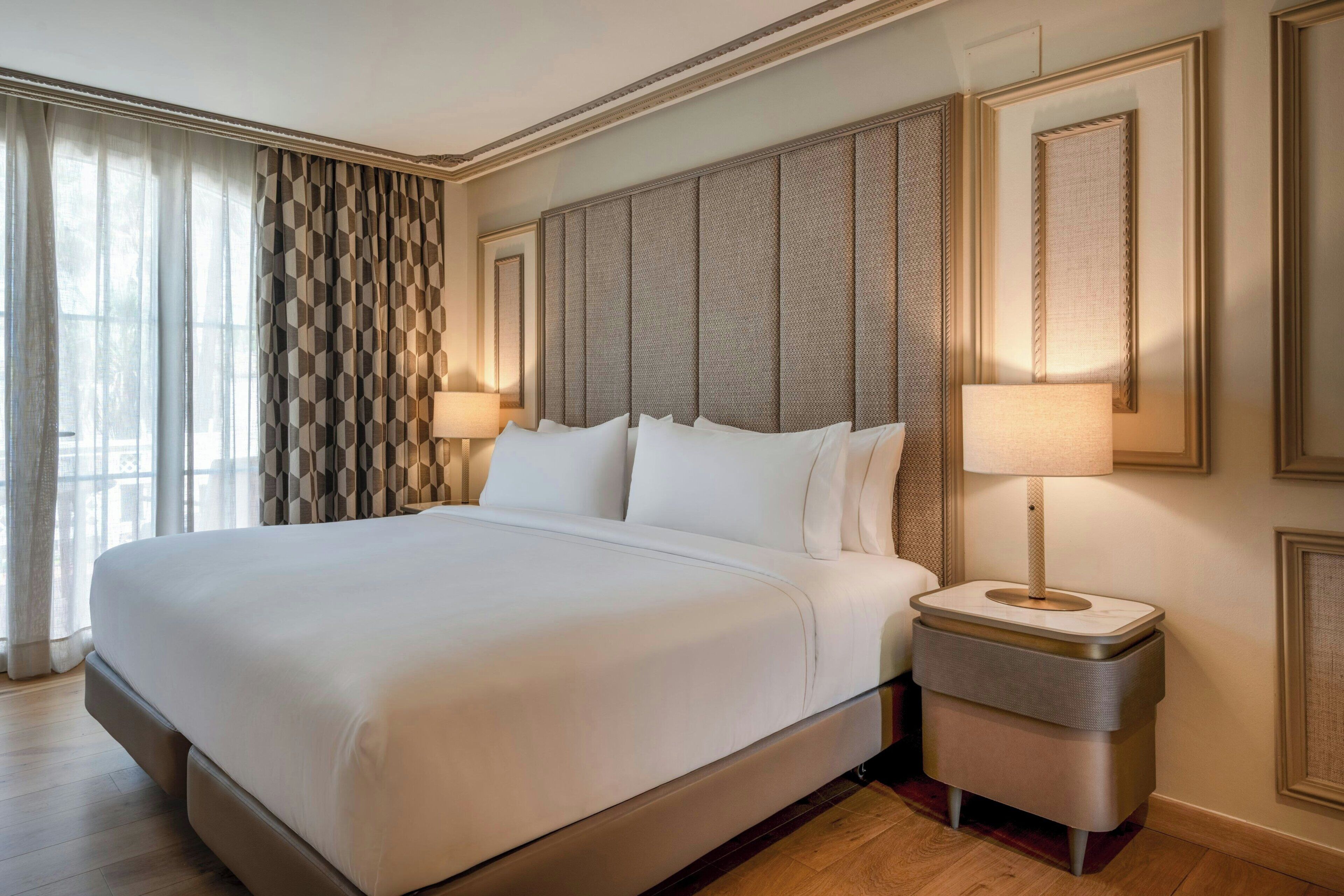 Habitación Deluxe, 1 cama de matrimonio grande, balcón, vistas al mar | Sábanas de algodón egipcio y ropa de cama hipoalergénica