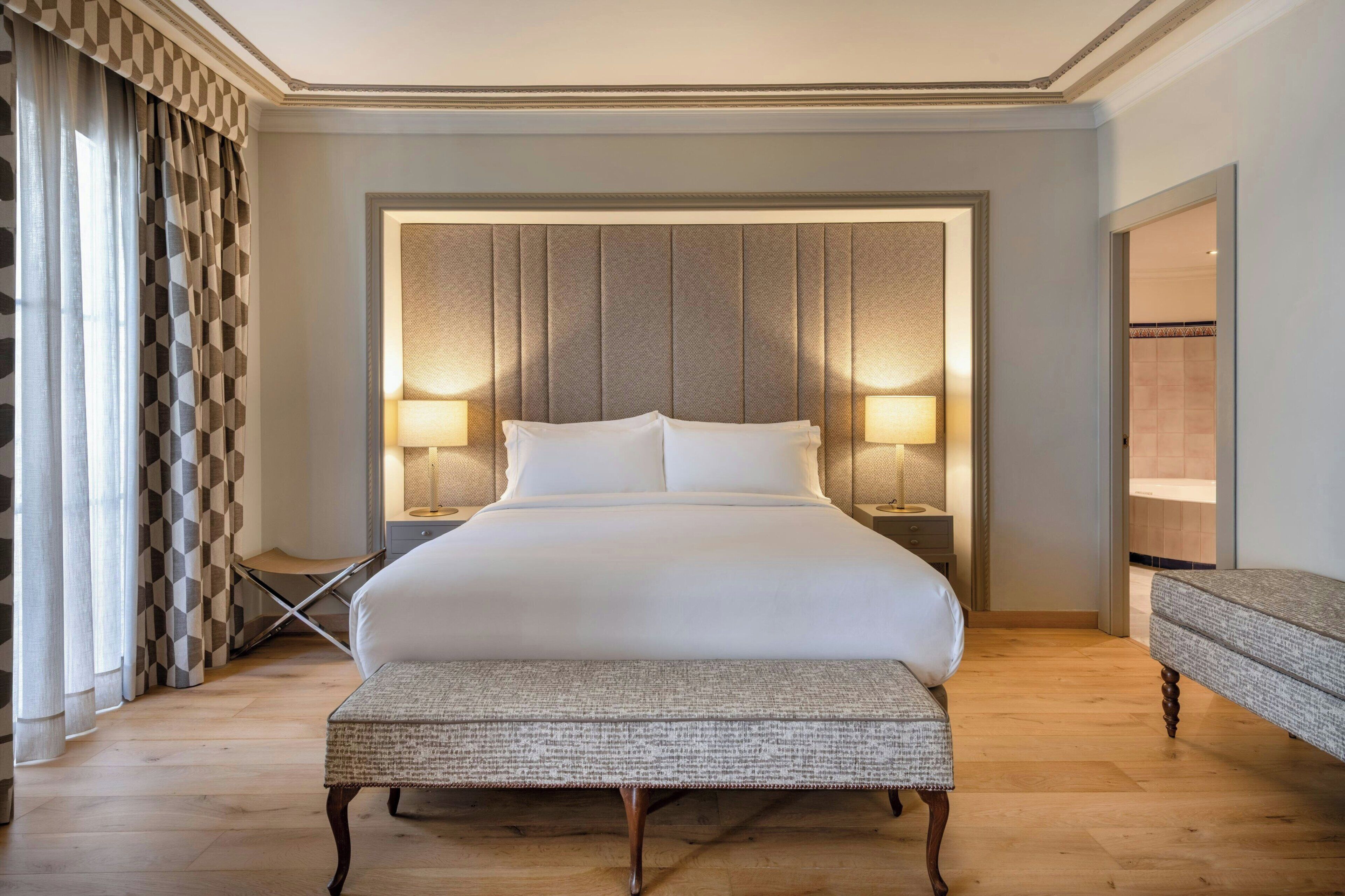 Suite junior, 1 cama de matrimonio grande, balcón, vistas al jardín | Sábanas de algodón egipcio y ropa de cama hipoalergénica