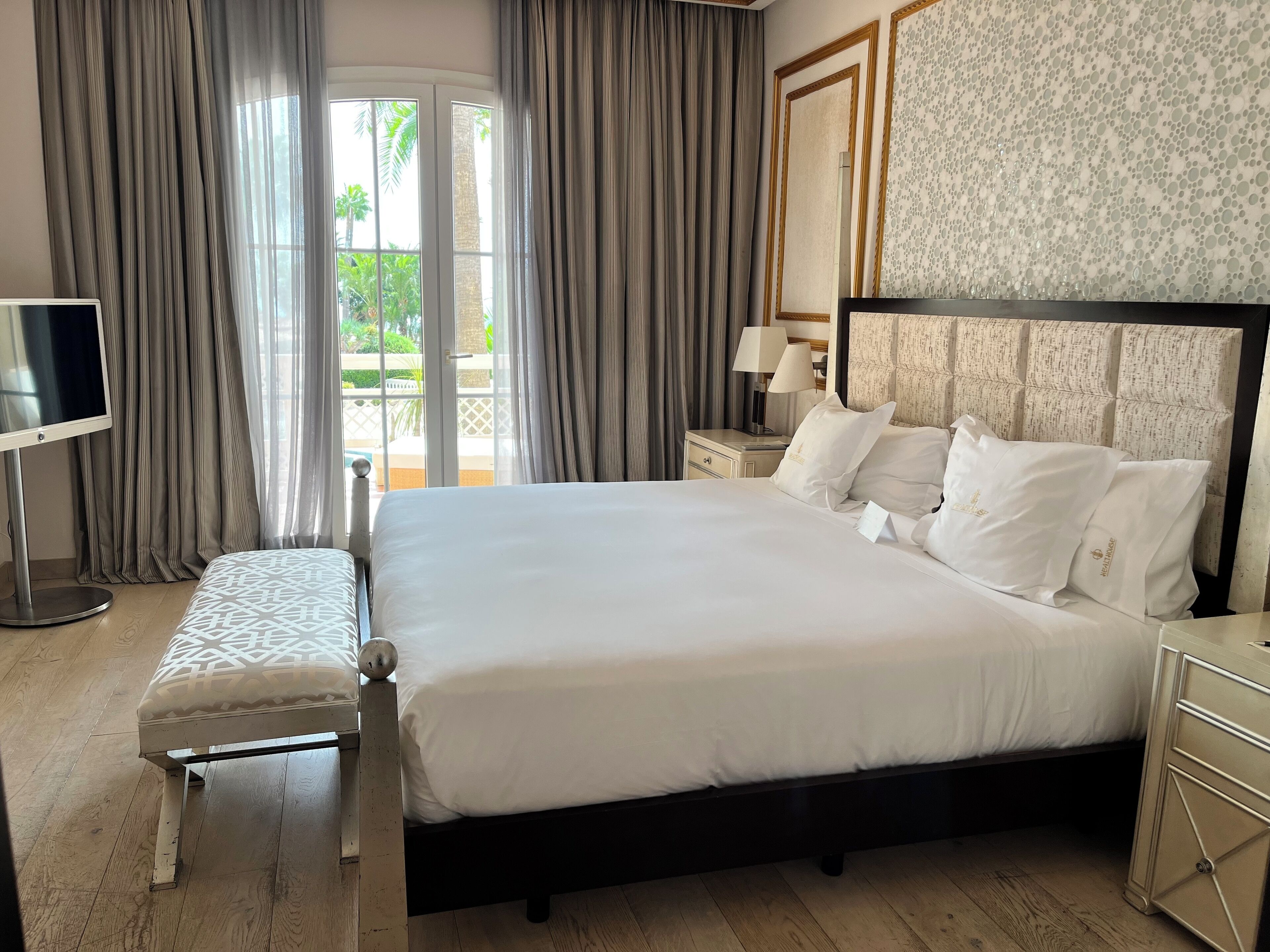 Suite | Egyptian cotton sheets, hypo-allergenic bedding, down duvets