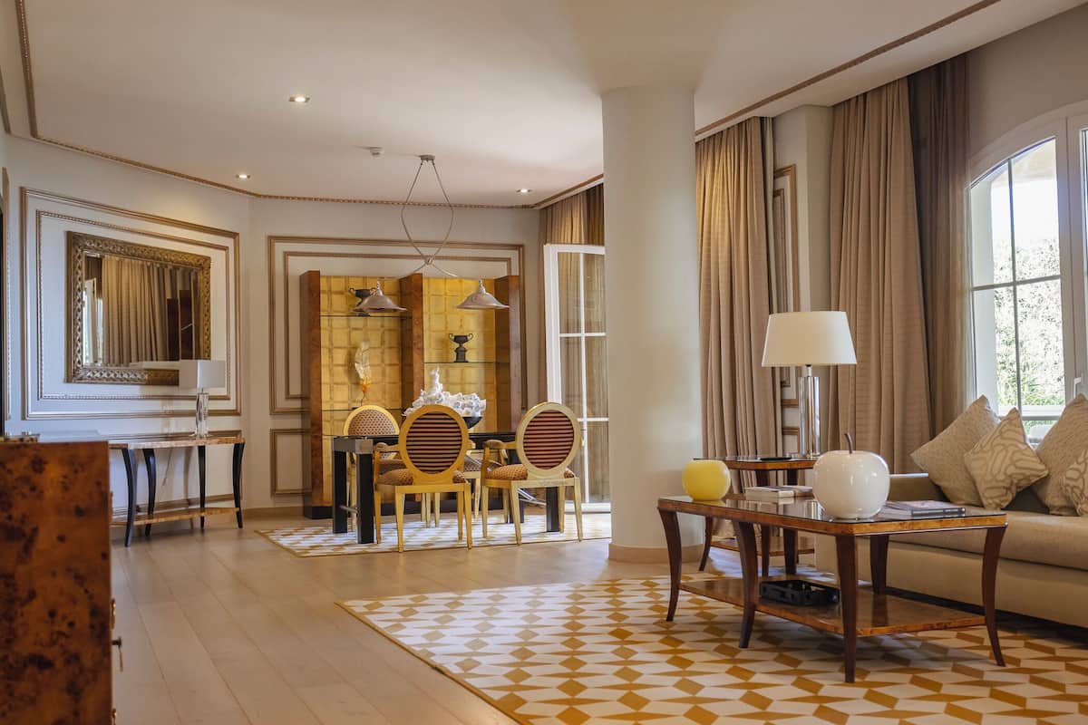 Presidential 2 Bedroom Suite Felix Frontal Sea View. Thermal Experience Included | Egyptian cotton sheets, hypo-allergenic bedding, down comforters