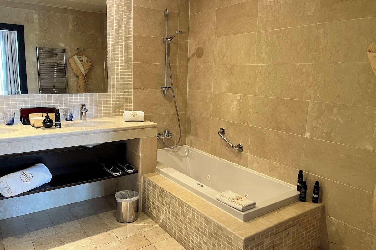 suite, sea view (mediterranea) | 1 bedroom, egyptian cotton sheets, hypo-allergenic bedding, down duvets