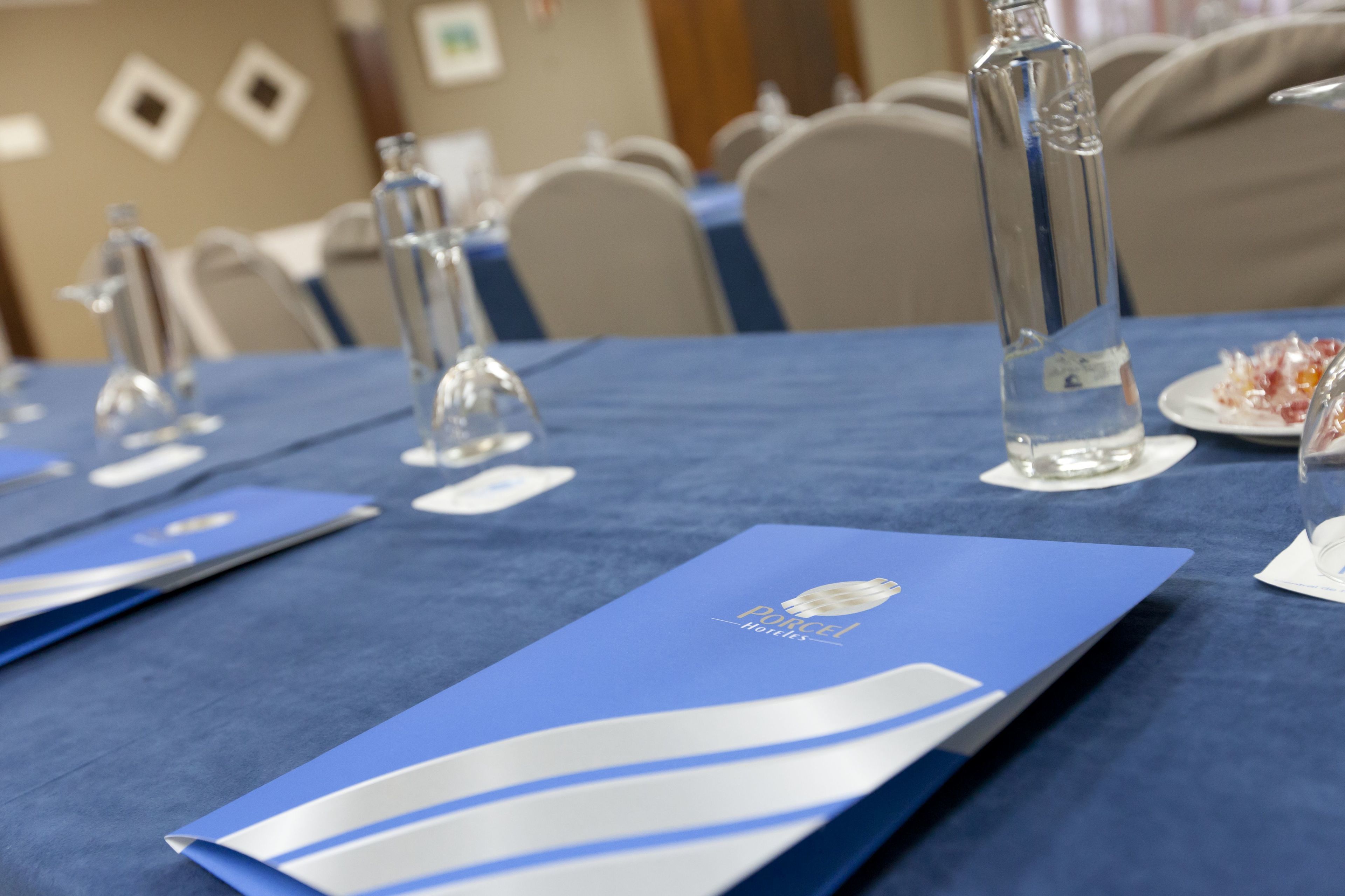 breakfast, lunch and dinner served