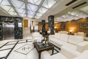 Lobby sitting area - Hotel Porcel Navas (Granada)