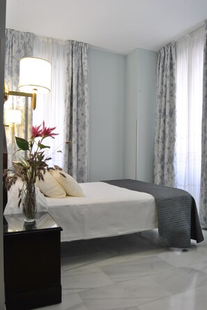 Double Room Single Use | Minibar, in-room safe, desk, laptop workspace