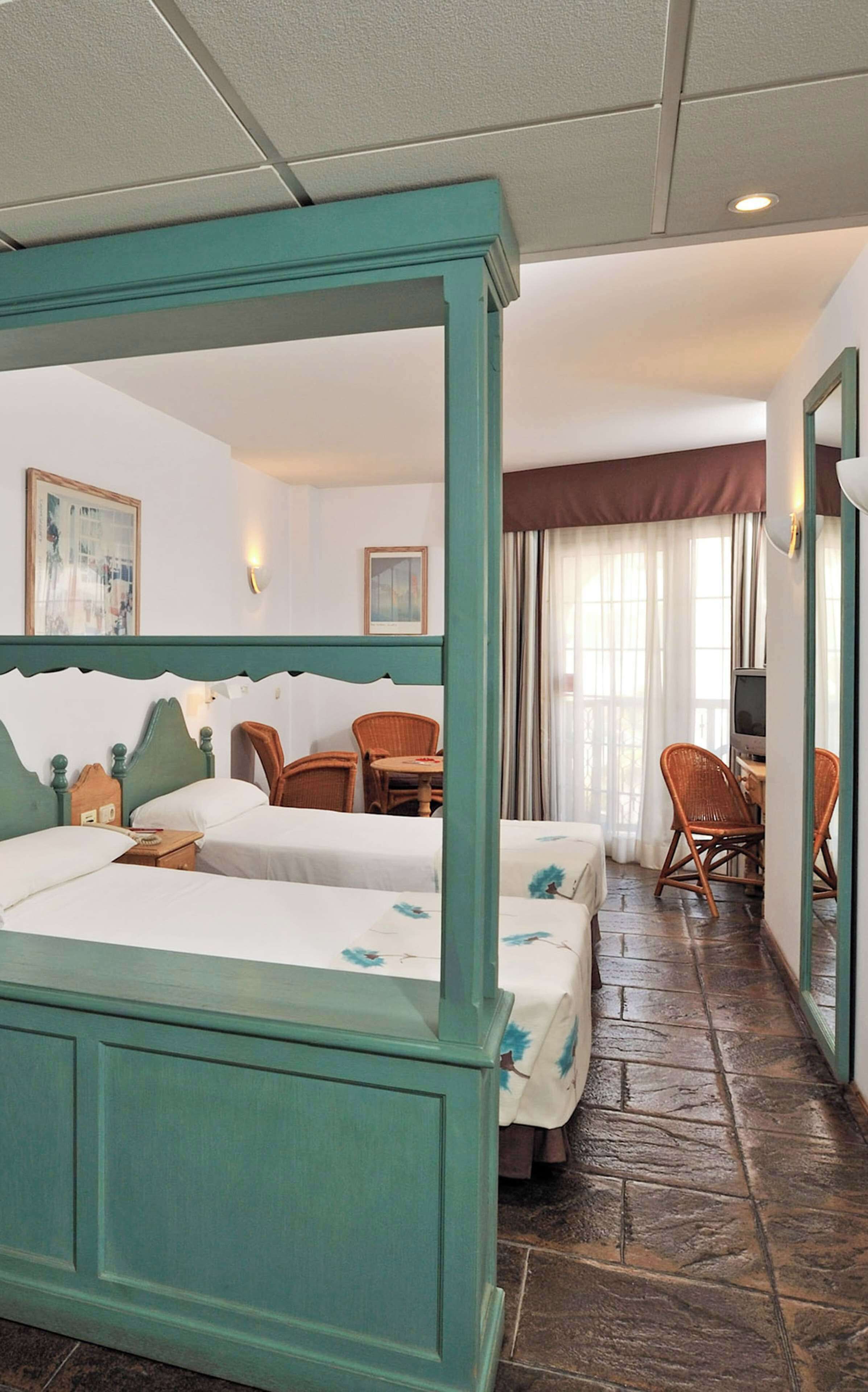 1 bedroom, minibar, desk, soundproofing