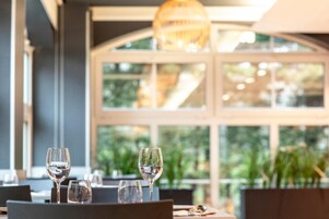 Breakfast, lunch and dinner served