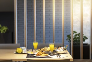 Desayuno buffet todos los días (con cargo)