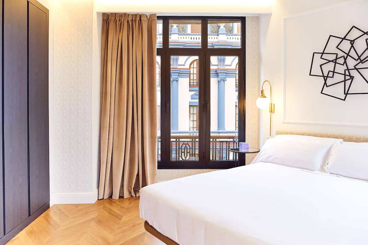 down duvets, minibar, in-room safe, desk