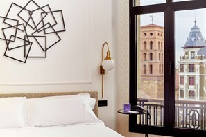 Down duvets, minibar, in-room safe, desk - Occidental León Alfonso V (León)