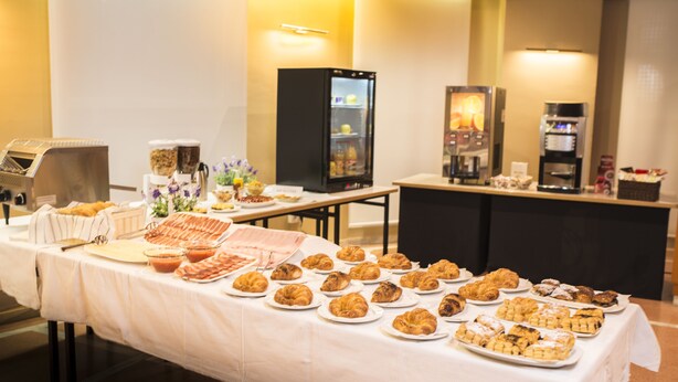 Daily buffet breakfast for a fee