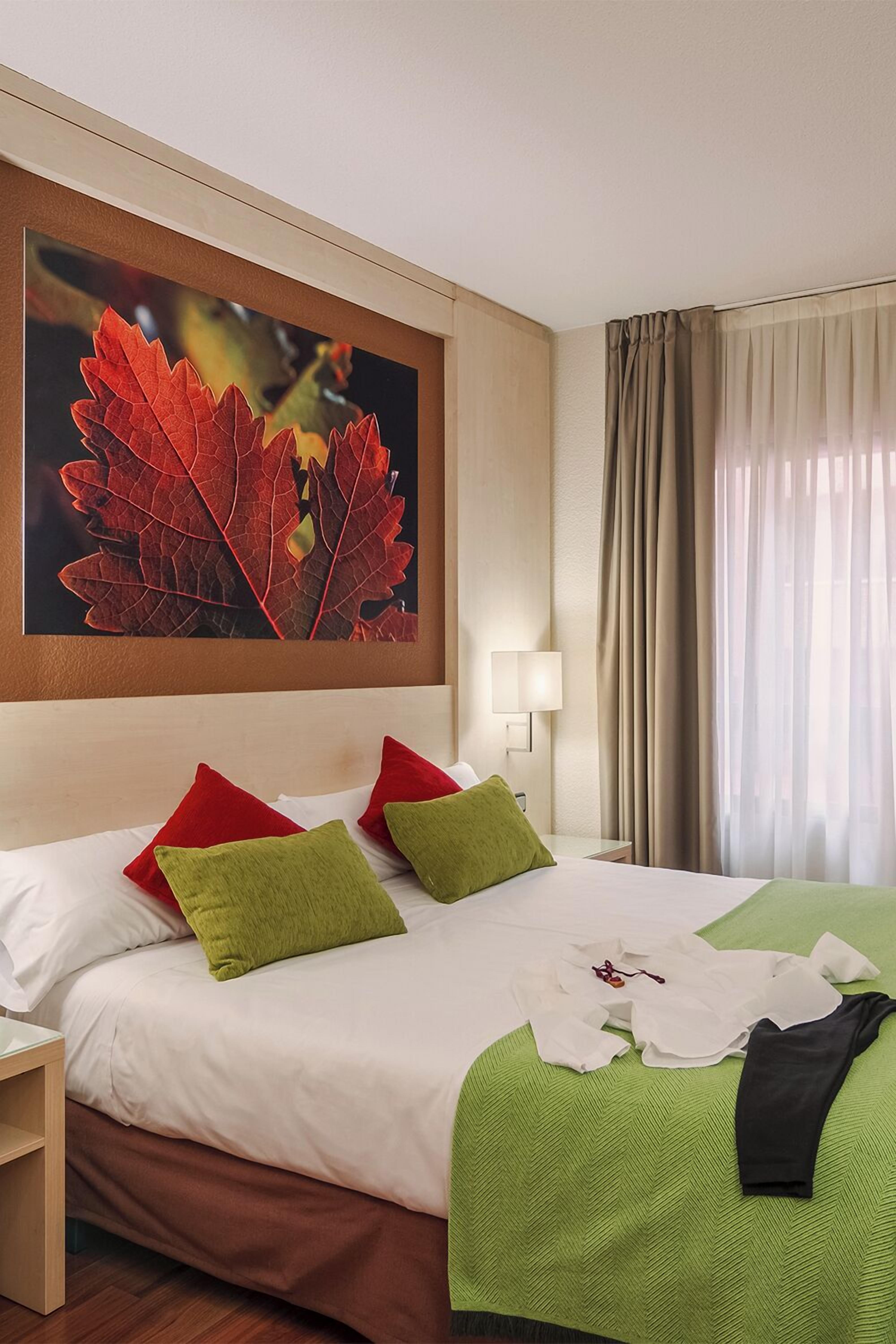 standard double room | 1 bedroom, down duvets, minibar, in-room safe