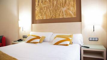 标准双人房 | 羽绒被、迷你吧、客房内保险箱、办公桌