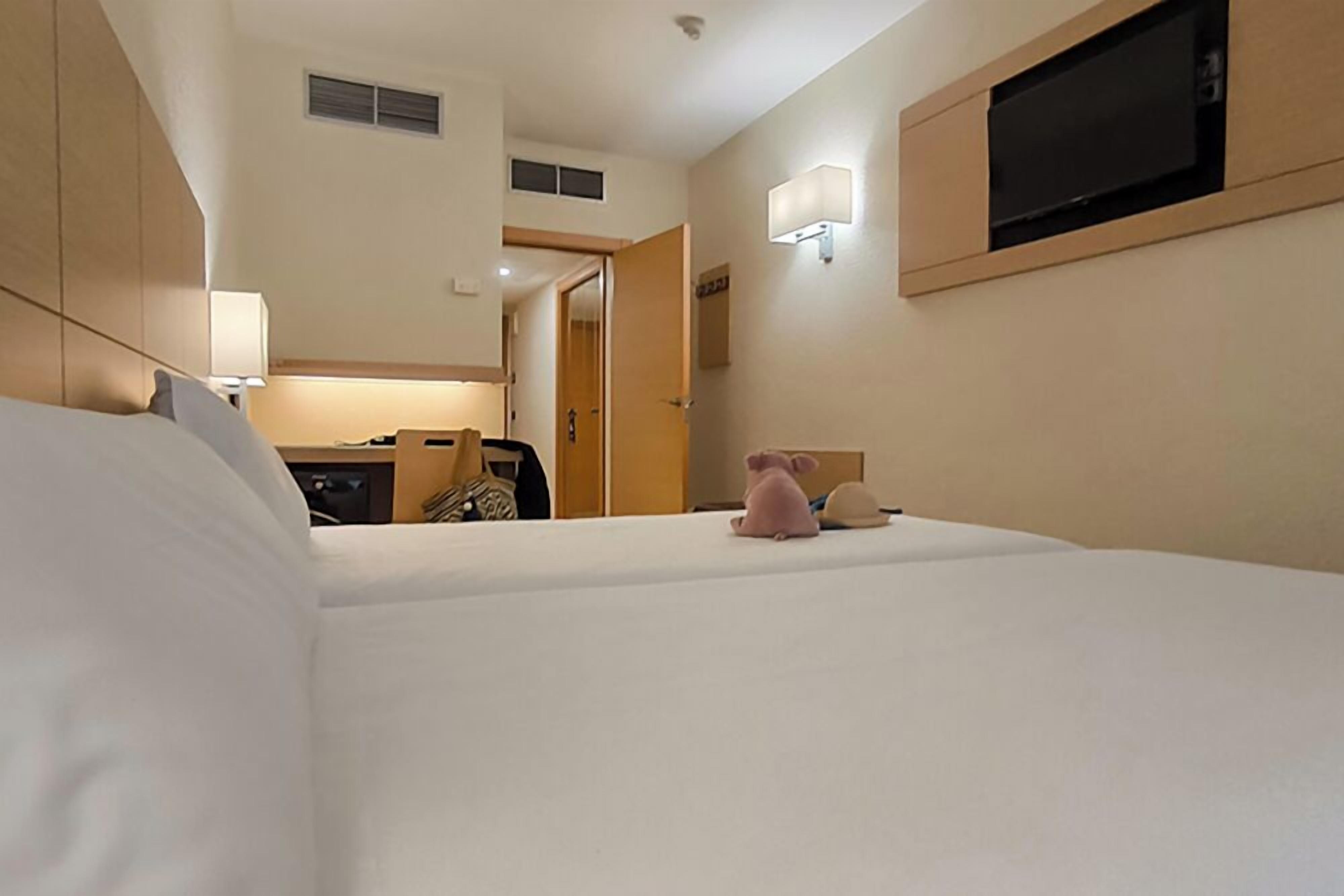 standard single or double | 1 bedroom, down duvets, minibar, in-room safe