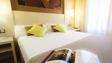 Chambre standard | Couette en duvet d'oie, minibar, coffres-forts dans les chambres, bureau