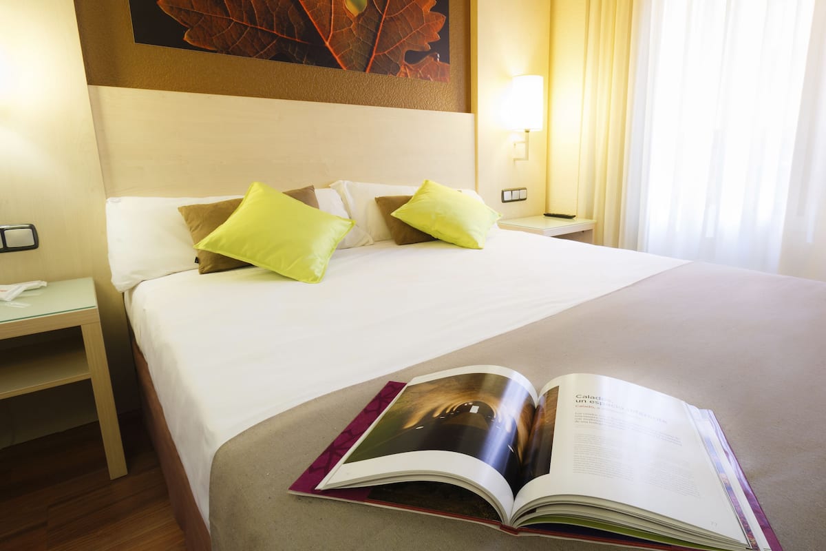 Down comforters, minibar, in-room safe, desk