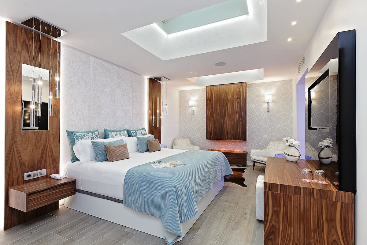 Couette en duvet d'oie, minibar, coffres-forts dans les chambres, bureau
