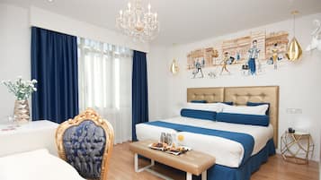 Edredones de plumas, minibar, caja fuerte y escritorio