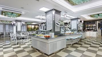 Se ofrece un desayuno bufé (16 EUR por persona)