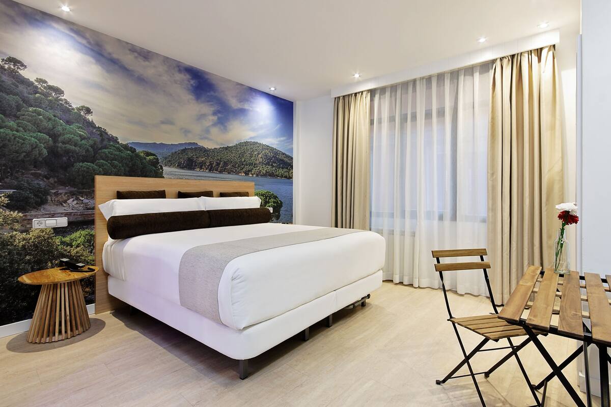 Phòng đôi Superior | Chăn bông, minibar, két bảo mật tại phòng, bàn